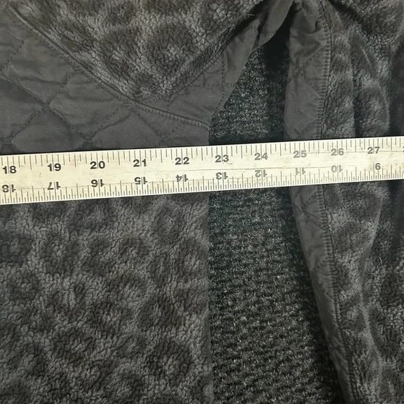 Abercrombie & Fitch Womens XL Gray Leopard Fleece Snap Neck Pullover M78 - Picture 4 of 6